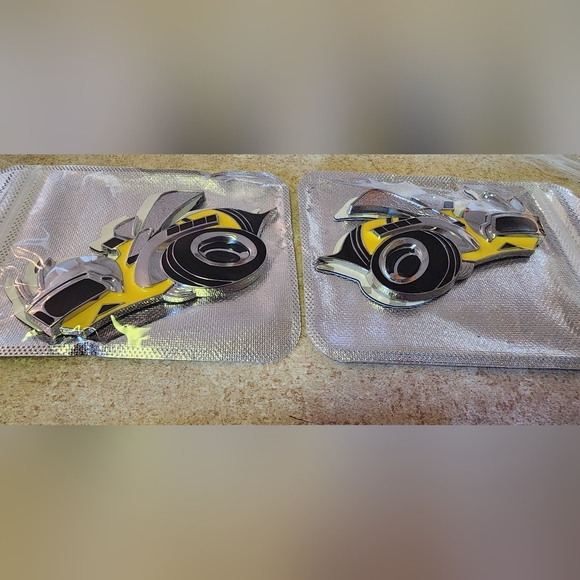 2 Super Bee badge emblems for Hemi SRT Scat Pack Dodge Challenger. Ligh… - Picture 7 of 8